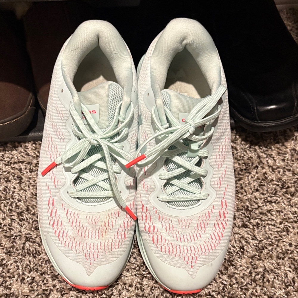 Women's Athletic Shoes in Light Gray and Red